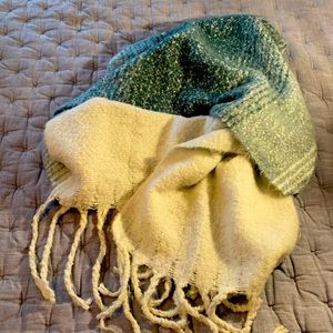 Mer.Sea Hombre Shawl
